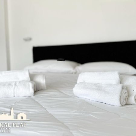 Lecce Central Flat - Attico Con Patio E Parcheggio Privato 아파트 외부 사진