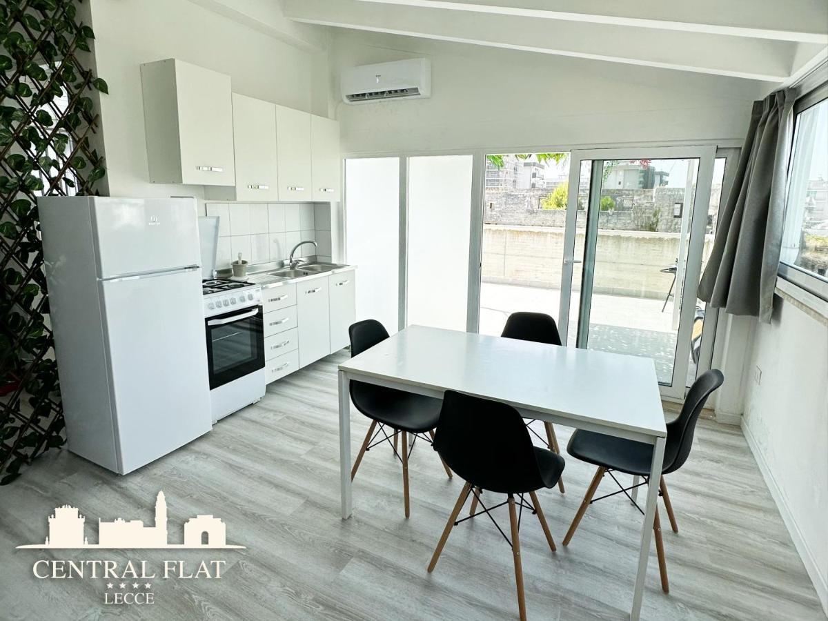Lecce Central Flat - Attico Con Patio E Parcheggio Privato 아파트 외부 사진